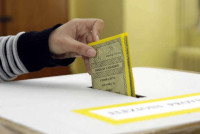 scheda elettorale inserita nell'urna