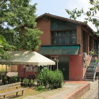 L'esterno della Casa di Quartiere Casa del Gufo