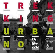 Copertina opuscolo Trekking Urbano Bologna 2012 - Fontana del Nettuno con passanti e in primo piano la scritta Trekking Urbano Bologna